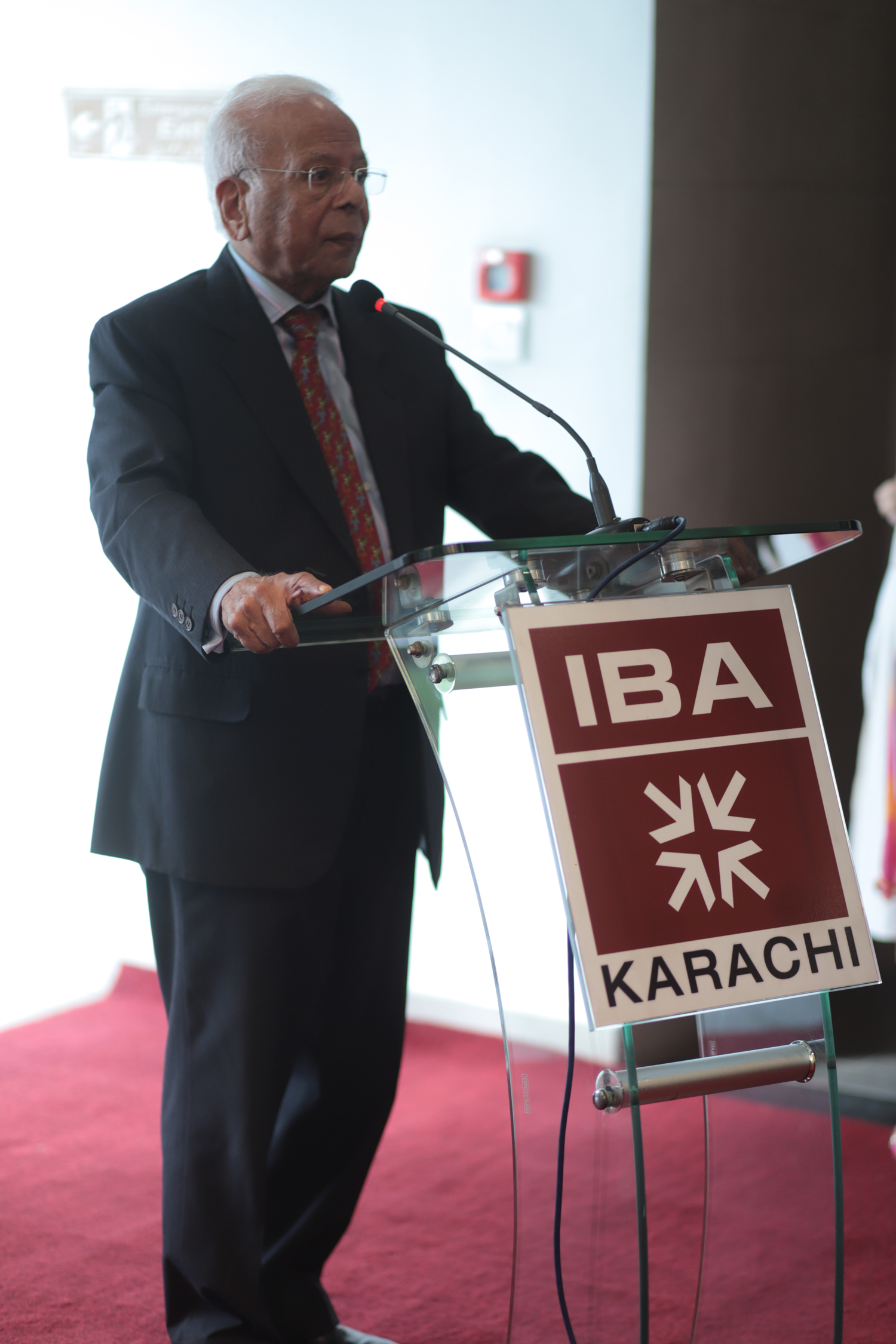 IBA-CEE hosts ‘The Mediator's Magic: Transforming Conflict into Collaboration’ 