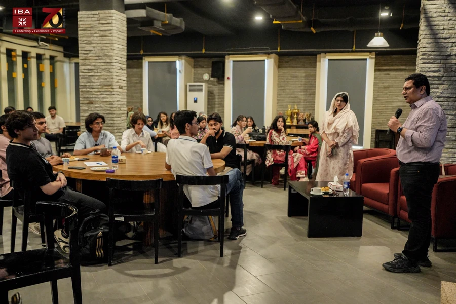Students Engage with Dean SMCS at Dean's Nashta