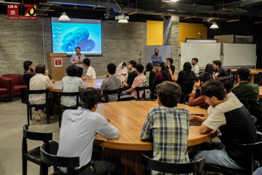 Students Engage with Dean SMCS at Dean's Nashta