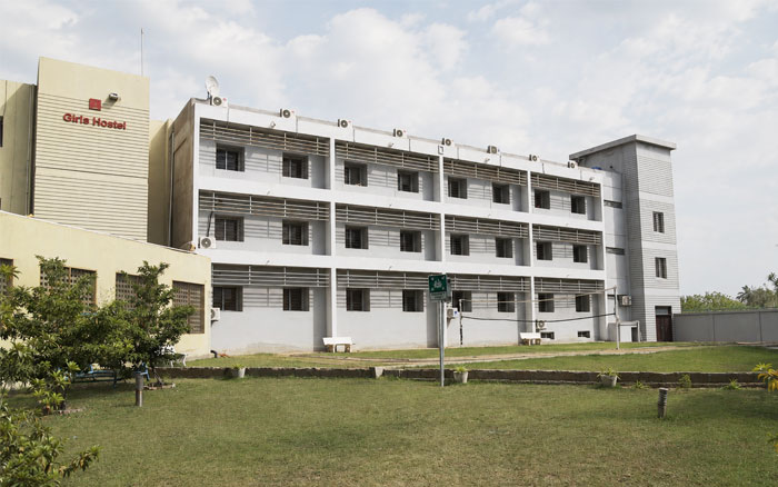 Comfortable & Separate Hostels for Boys & Girls